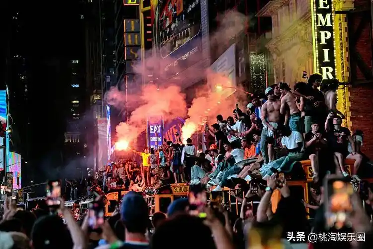 纽约尼克斯夺冠游行引爆数据狂潮:十大纪录与效率榜单全解析